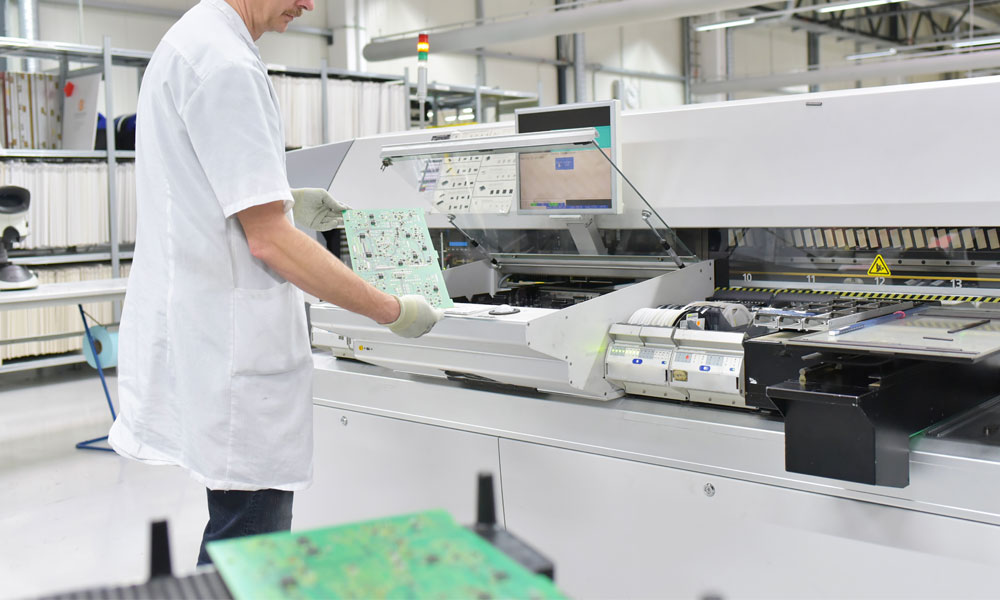 AN INTELLIGENT
ROBOTICS ENVIRONMENT